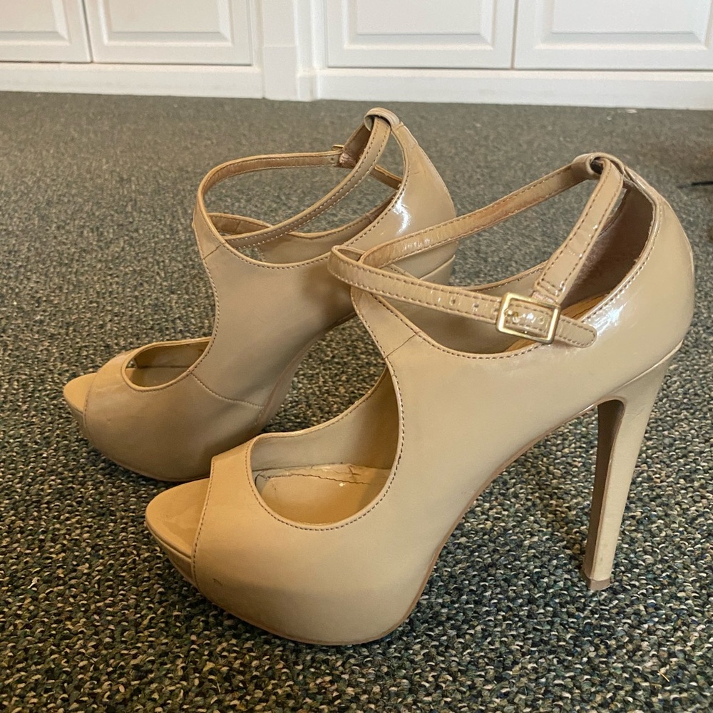 Steve Madden Beige Glossy Heel with crossing straps, 4+ in heel, size US 8.5